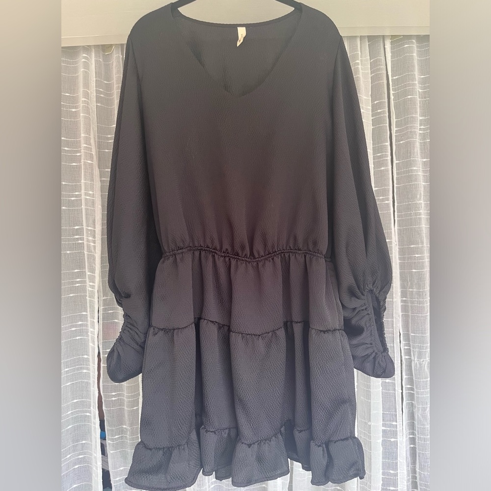NWOT black balloon sleeve boutique dress L